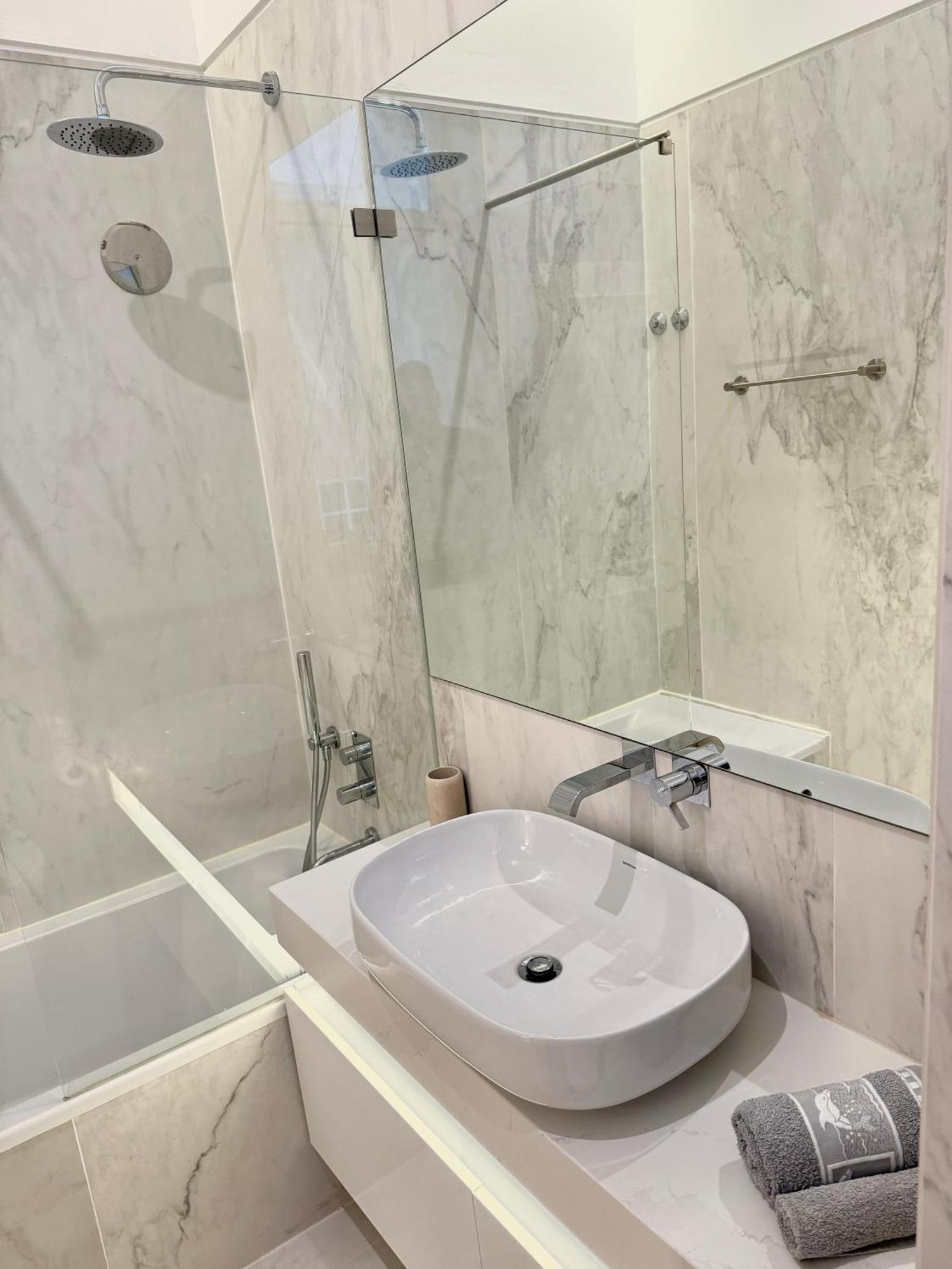 Quiet Luxury Room On Rua Augusta Lisbon Exterior photo
